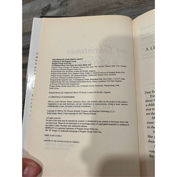 A Christmas To Remember: A Cape Light Novel by Thomas Kinkade and Katherine Spen - Picture 3 of 5